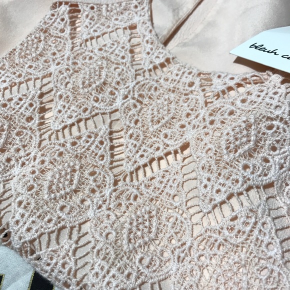 💎CLEAROUT 💎Blush pink crochet top nwt sz l - Picture 5 of 5